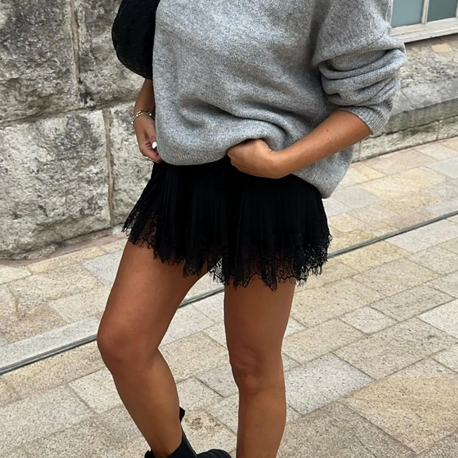 Women Y2K Lace Tiered Mini Skirt Low Waist Solid Color Pleated Ruffle Skirts Layered Flowy Short Skirts Underskirt